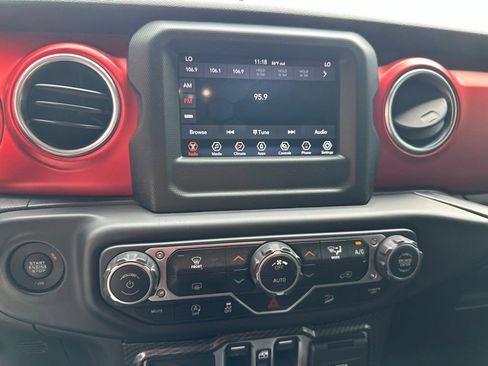 Used 2021 Jeep Wrangler Unlimited Rubicon w/ LED Lighting Group AWD/4WD image 9
