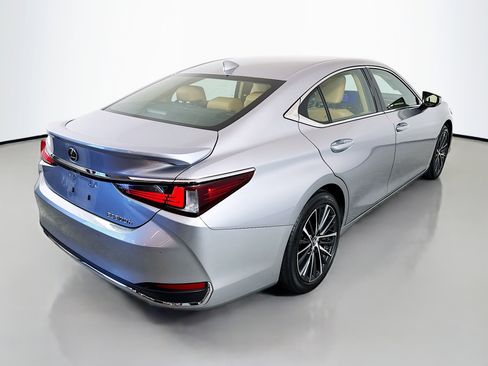 Used 2025 Lexus ES 300h w/ Premium Package image 7