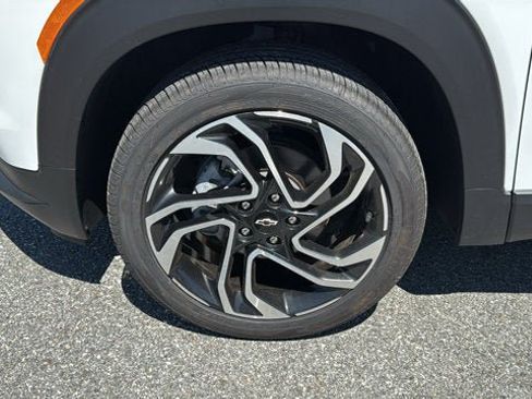 Used 2024 Chevrolet TrailBlazer RS AWD/4WD image 11