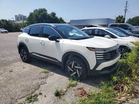 Used 2026 Nissan Kicks SV FWD image 1