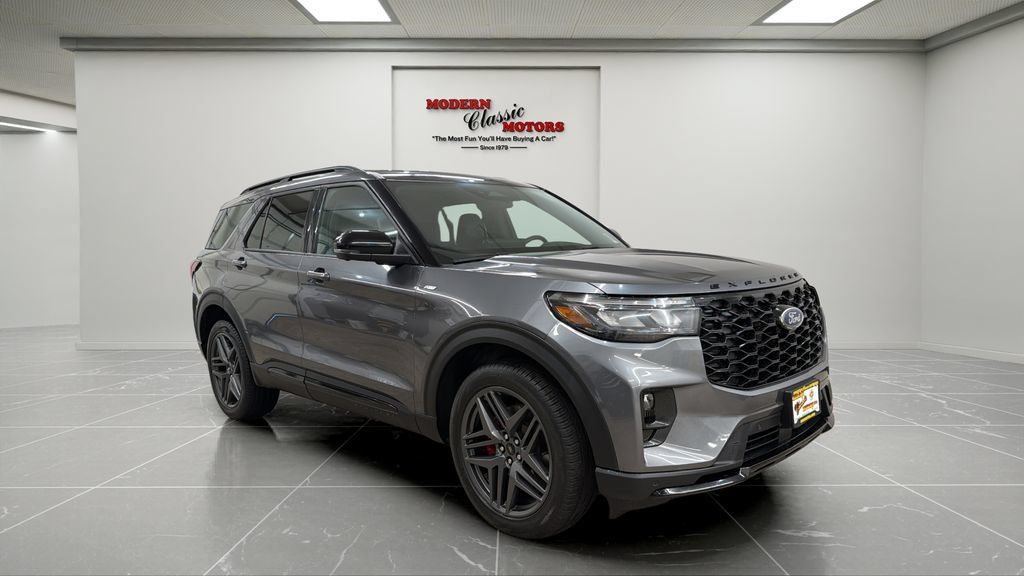 Used 2025 Ford Explorer ST-Line w/ ST-Line Street Pack AWD/4WD image 7