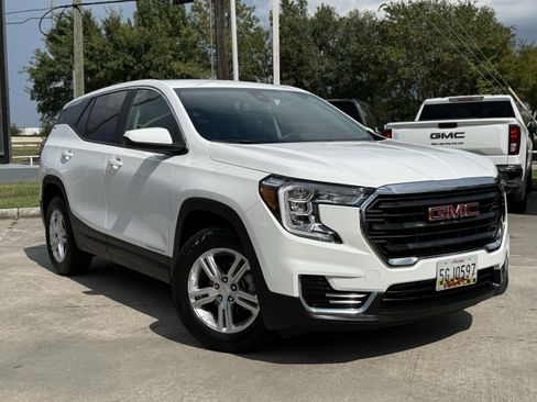 Used 2024 GMC Terrain SLE AWD/4WD image 2