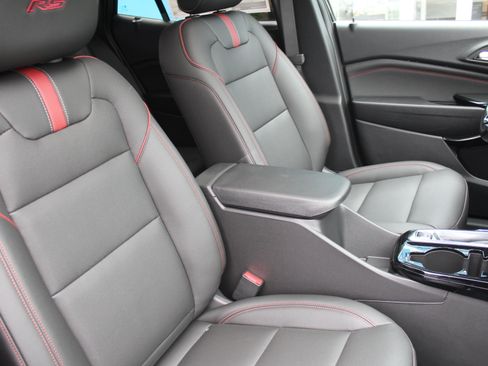 New 2026 Chevrolet Trax RS w/ Sunroof Package FWD image 16