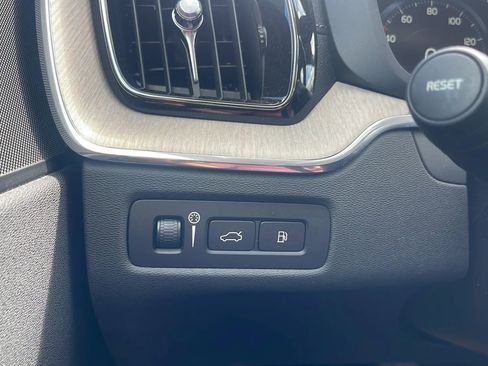 Used 2018 Volvo XC60 T8 Inscription w/ Advanced Package image 14