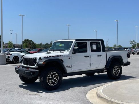 Used 2024 Jeep Gladiator Rubicon w/ Technology Group AWD/4WD image 4