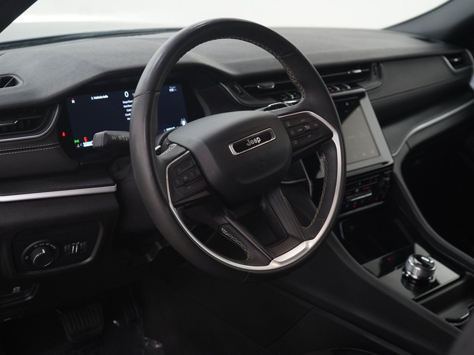 Used 2024 Jeep Grand Cherokee Altitude AWD/4WD image 24