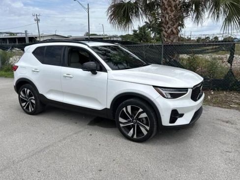 Used 2023 Volvo XC40 B5 Plus w/ Climate Package AWD/4WD image 5