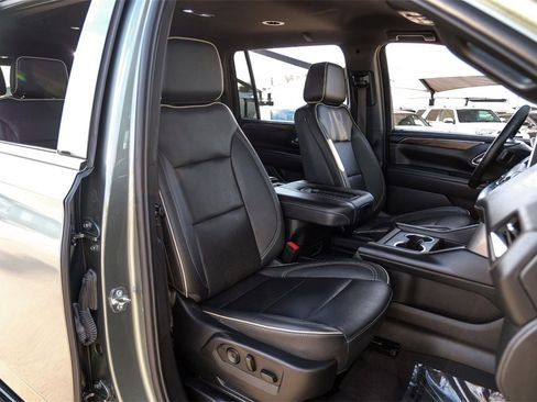 Used 2023 Chevrolet Suburban Premier image 35