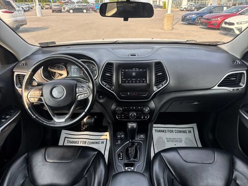 Used 2019 Jeep Cherokee Latitude Plus w/ Cold Weather Group AWD/4WD image 11