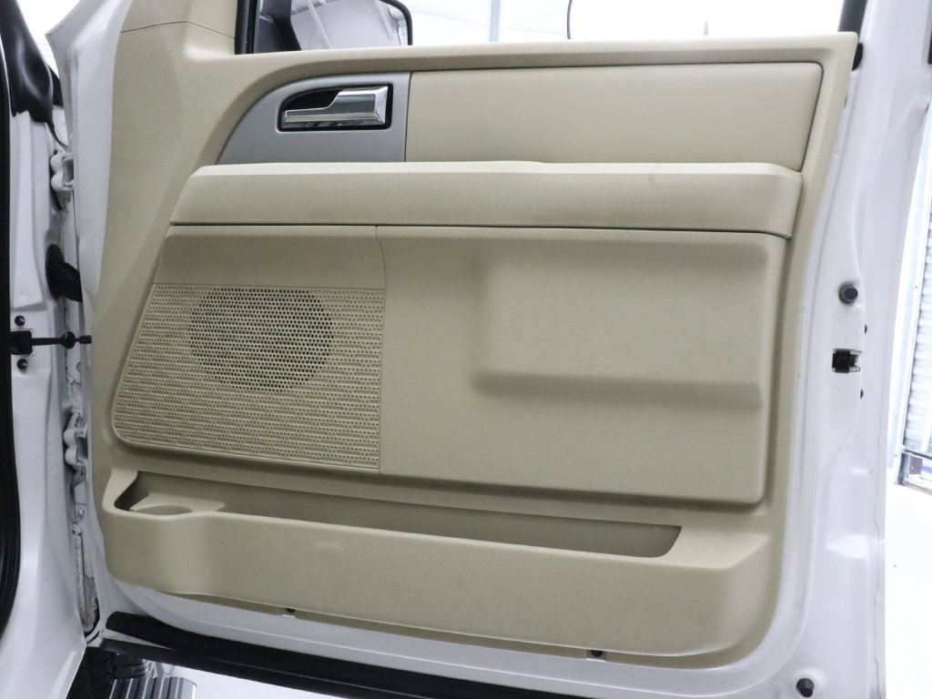 Used 2015 Ford Expedition Limited w/ Equipment Group 301A AWD/4WD image 35