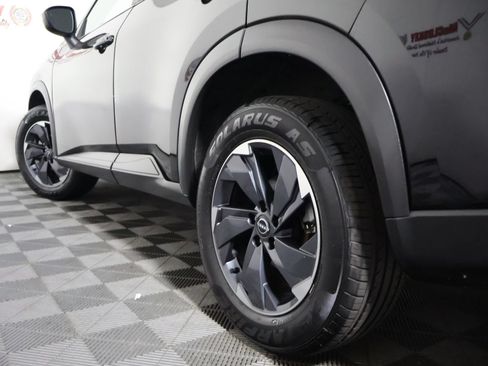 Used 2024 Nissan Rogue SV AWD/4WD image 13
