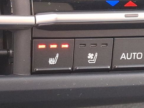 Certified 2025 Toyota Sienna XSE image 26