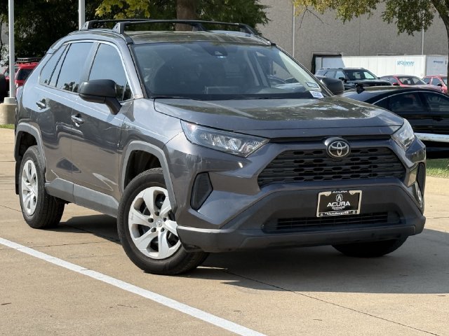 Used 2020 Toyota RAV4 LE FWD image 2