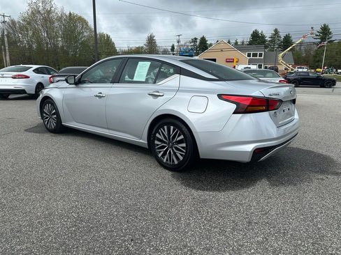 Used 2024 Nissan Altima 2.5 SV FWD image 3