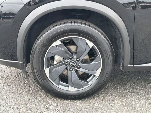 Certified 2025 Nissan Rogue SV image 32