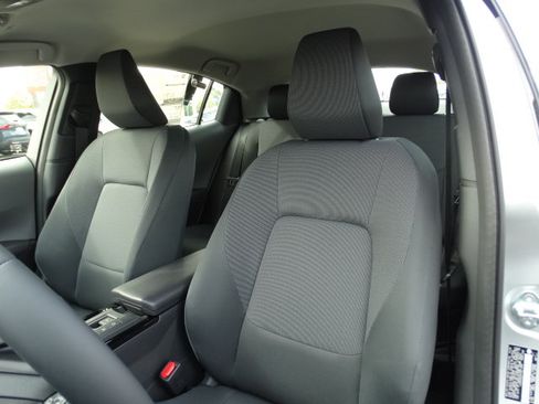 New 2026 Toyota Prius LE FWD image 11
