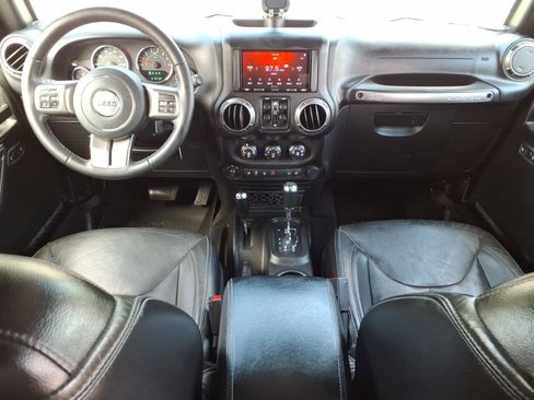 Used 2018 Jeep Wrangler Unlimited Sahara AWD/4WD image 17