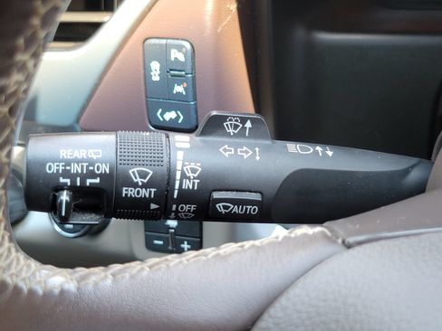 Used 2019 Chevrolet Tahoe LT w/ LT Signature Package AWD/4WD image 18