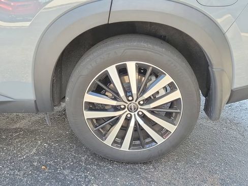 Used 2024 Nissan Pathfinder Platinum FWD image 7