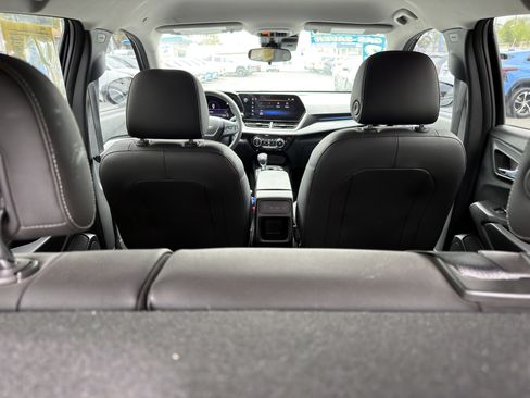 Used 2025 Chevrolet Trax LT FWD image 16