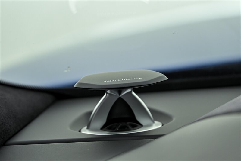 Used 2022 Lamborghini Urus AWD/4WD image 41