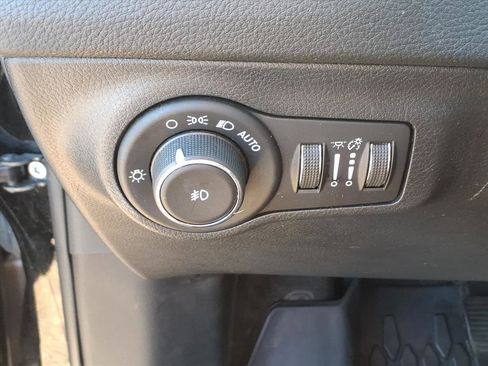 Used 2018 Jeep Compass Limited image 23