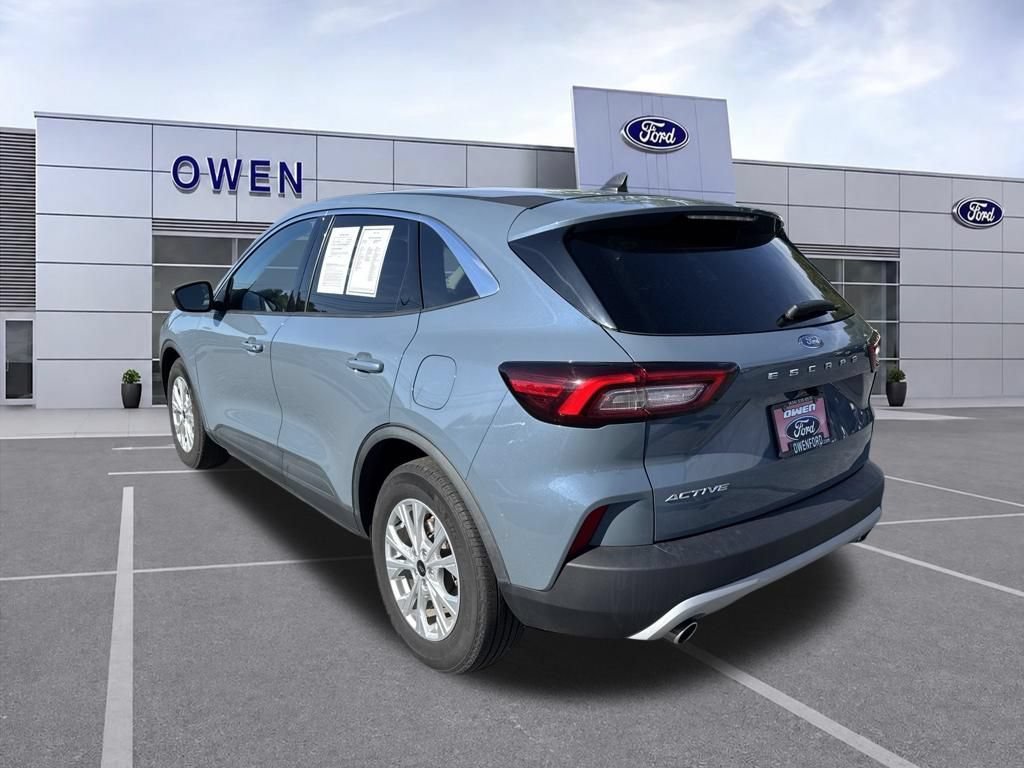 Used 2023 Ford Escape Active w/ Cold Weather Package FWD image 3
