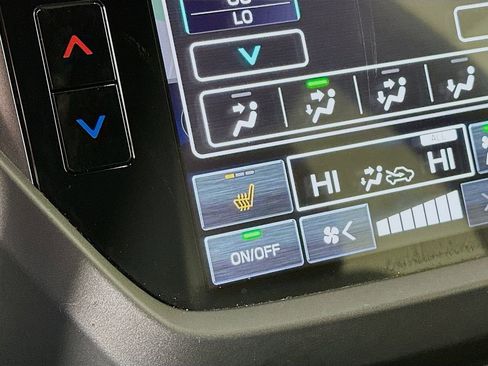 Certified 2025 Subaru Forester Limited image 28