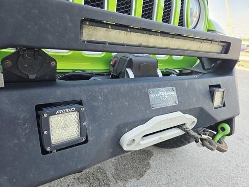 Used 2018 Jeep Wrangler Unlimited Sahara w/ Safety Group AWD/4WD image 21