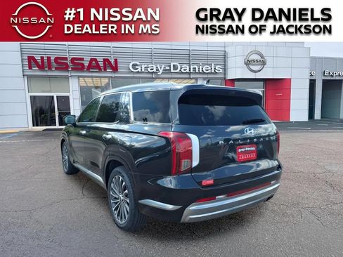 Used 2024 Hyundai Palisade Calligraphy FWD image 5