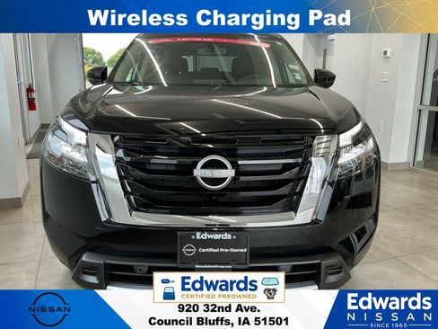 Used 2025 Nissan Pathfinder SL w/ Cargo Package AWD/4WD image 3