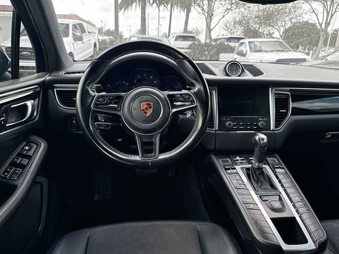 Used 2018 Porsche Macan image 21