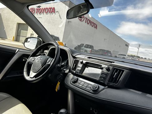 Used 2016 Toyota RAV4 XLE AWD/4WD image 14