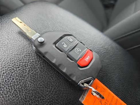 Used 2021 Jeep Wrangler Sport S image 33