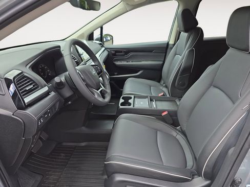 New 2026 Honda Odyssey Touring image 9