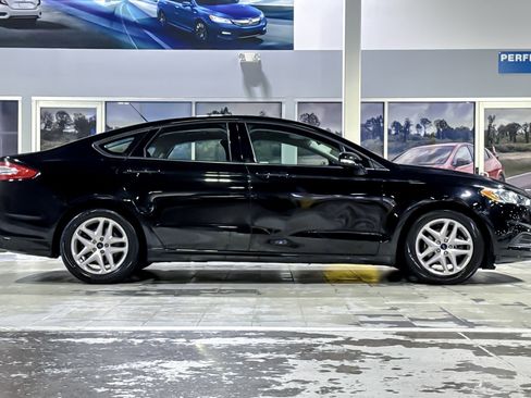 Used 2016 Ford Fusion SE image 7