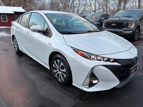 Used 2022 Toyota Prius Prime Limited image 4
