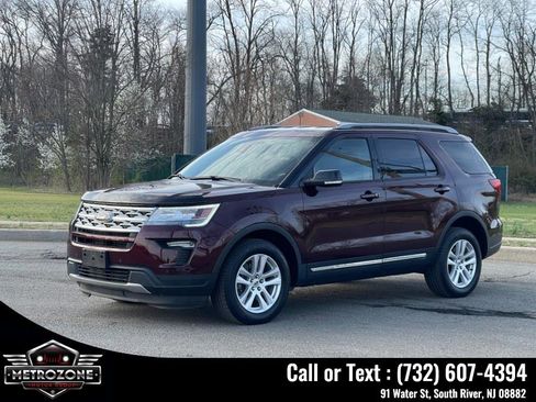 Used 2018 Ford Explorer XLT w/ Equipment Group 202A AWD/4WD image 5