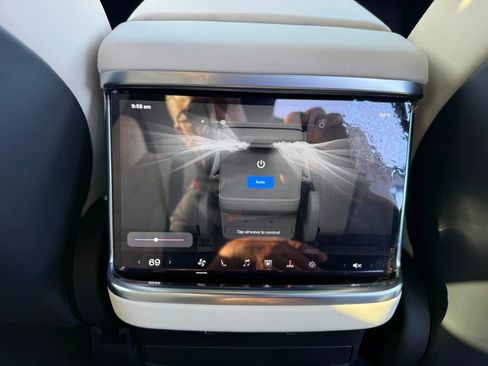 Used 2023 Tesla Model X image 31