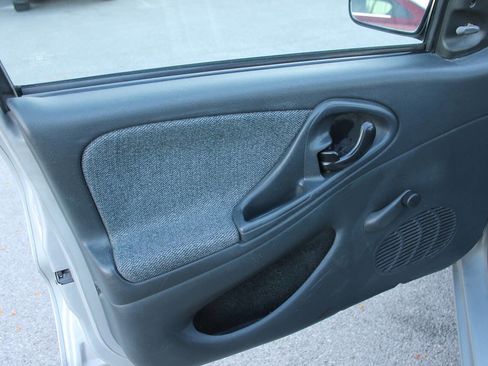 Used 2005 Chevrolet Cavalier Sedan w/ Preferred Equipment Group FWD image 19