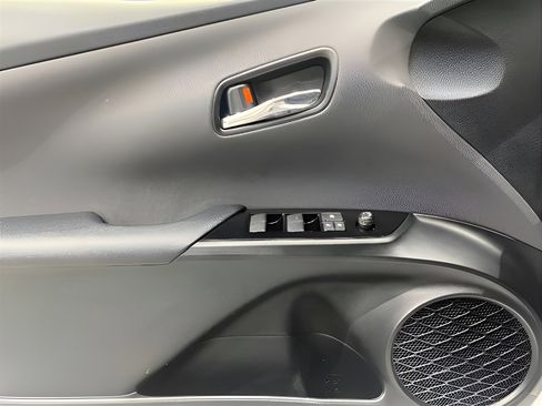 Used 2022 Toyota Prius LE image 9