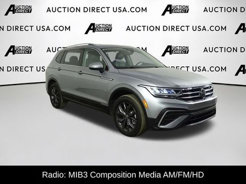 Used 2024 Volkswagen Tiguan SE image 2