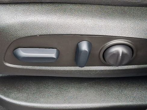 Used 2023 Chevrolet Equinox LT image 25