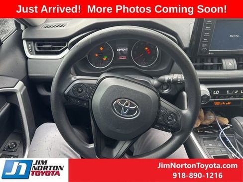 Used 2020 Toyota RAV4 XLE FWD image 8
