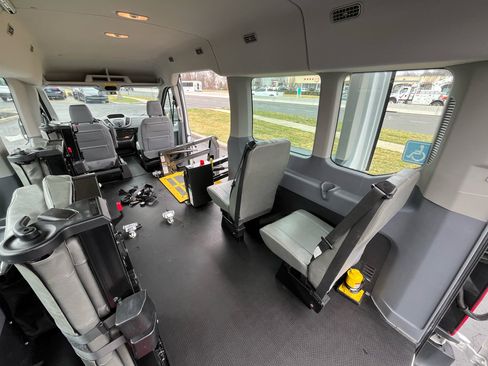 Used 2018 Ford Transit 350 XL image 37