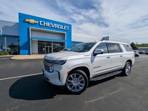 Used 2023 Chevrolet Suburban High Country image 34