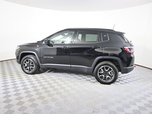 Used 2024 Jeep Compass Trailhawk AWD/4WD image 3