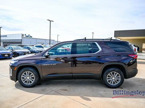 Used 2023 Chevrolet Traverse LT image 2
