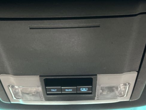 Used 2015 Ford Explorer XLT w/ Equipment Group 202B image 30