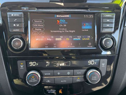 Used 2022 Nissan Rogue Sport SV w/ Technology Package image 26